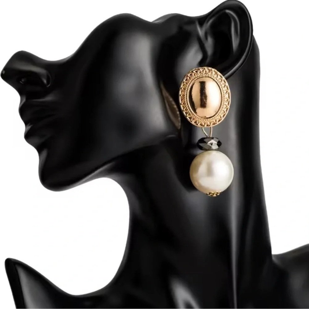 Vintage Gold Oval Button Pearl Earrings